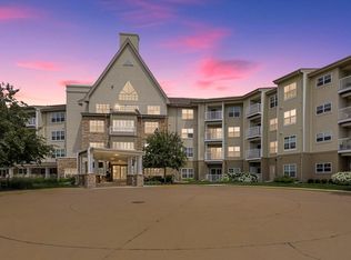 5650 Boone Ave N APT 202, New Hope, MN 55428