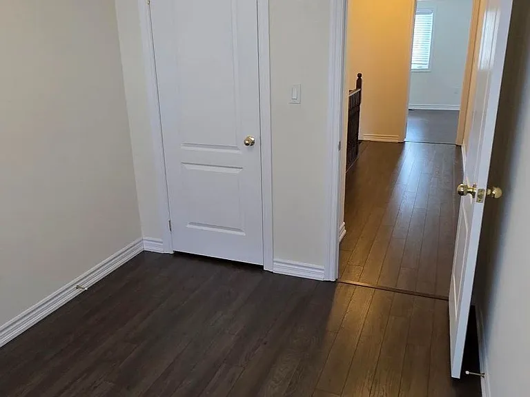 27 Shiff Cres — Photo 18