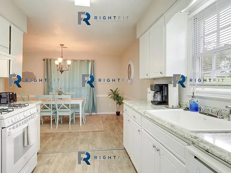 7911 Cleo Dr — Photo 6