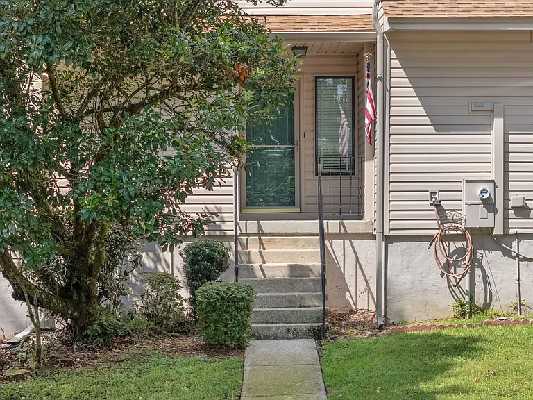 4245 Brookside Dr — Photo 4