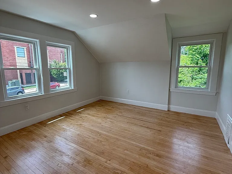 421 Belgrade Ave — Photo 13