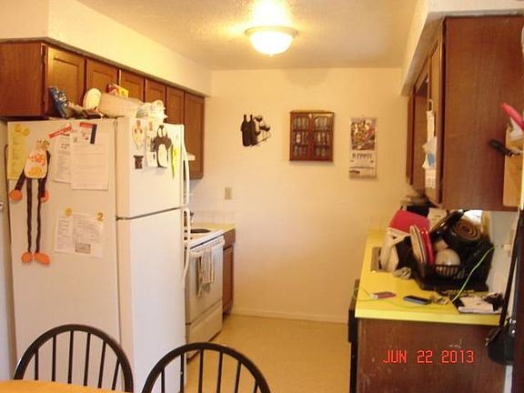 4th image of 218-220 W 5th St