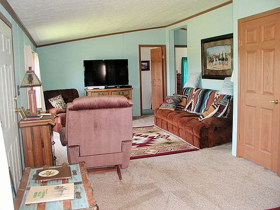 Great room w/newly painted