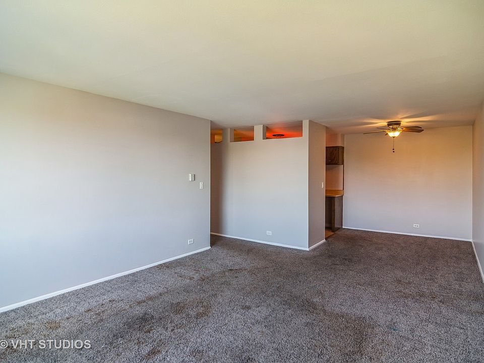 Moon Lake Village Four Story Condominiums Hoffman Estates, IL Zillow