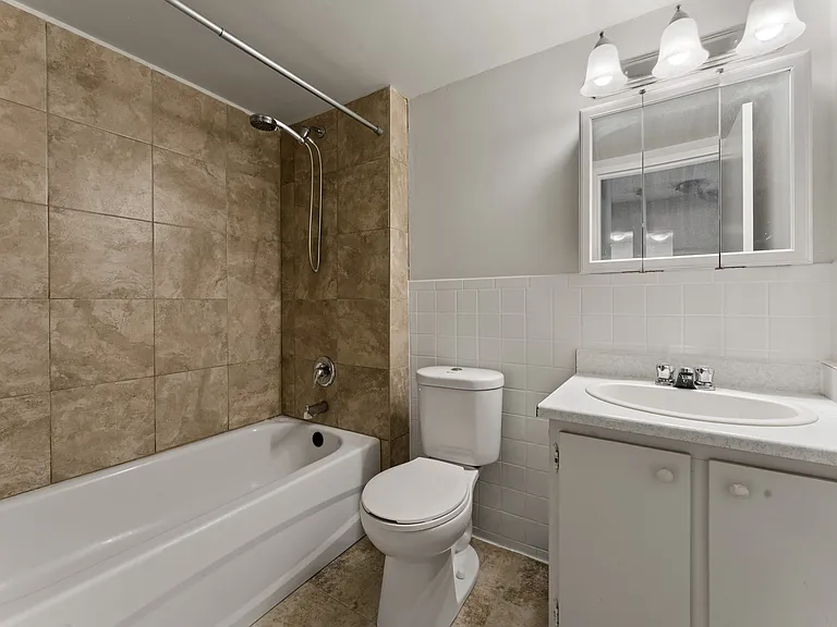 3590 Peter St — Photo 12