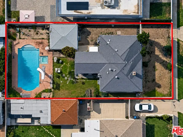 8066 Rhodes Ave, North Hollywood, CA 91605