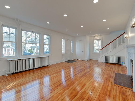 4th image of 10 Oakland St