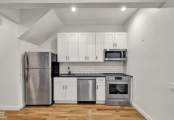 3rd image of 326 Cornelia St