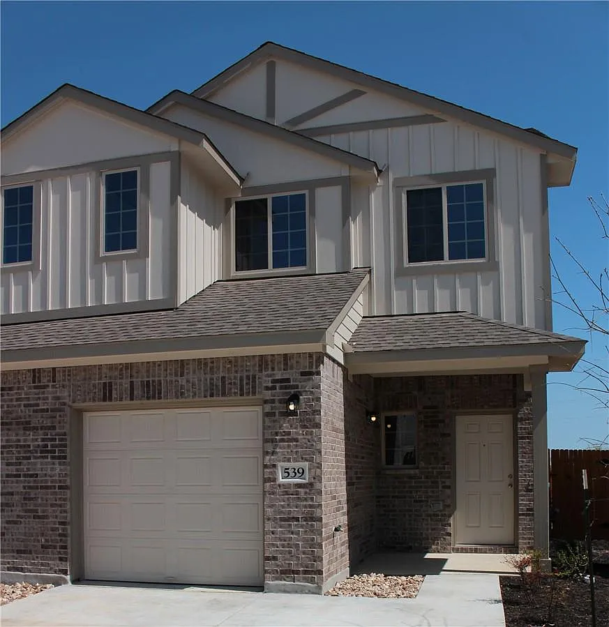 4 bed, 2.5 bath, 1538 sqft, $1,995 — Photo 3
