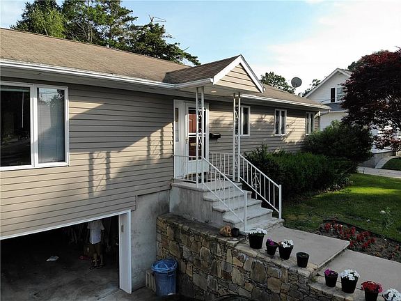 3rd image of 50 Oak Hill Ave
