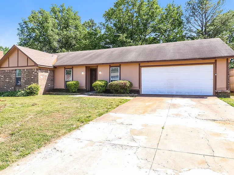 7261 Hollorn Ln — Photo 3