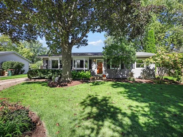 30W240 Allister Ln, Naperville, IL 60563