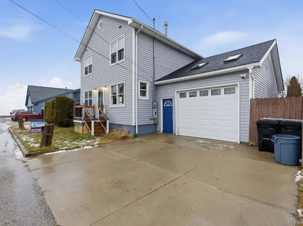 7886 Inglewood Dr, Clay, MI 48001