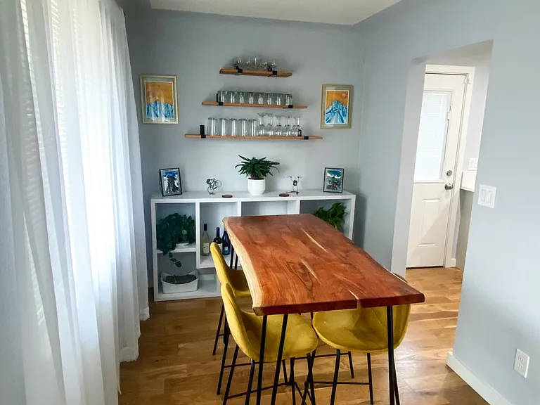 1534 Wolff St — Photo 10