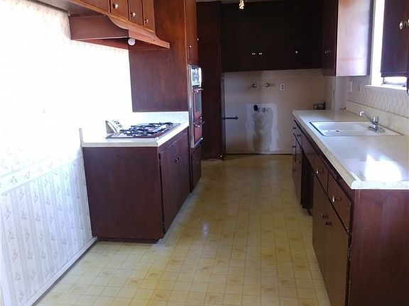 5th image of 1324 W Rosewood Ct