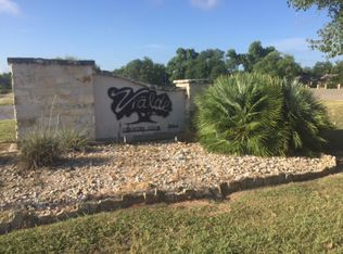 224 Country Club Ln, Uvalde, TX 78801