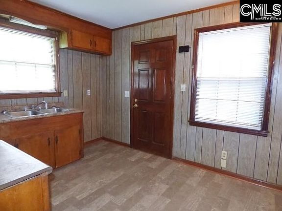 3rd image of 3533 Lee Hills Dr