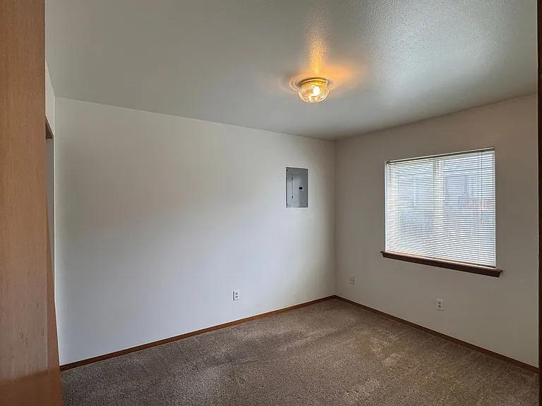 409 S 50th Ave — Photo 9