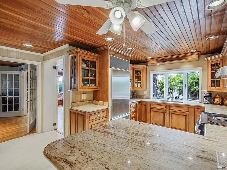 479 Asharoken Ave — Photo 12