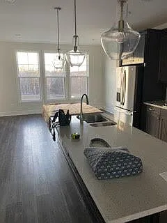4 bed, 3.5 bath, 2150 sqft, $4,995 — Photo 3