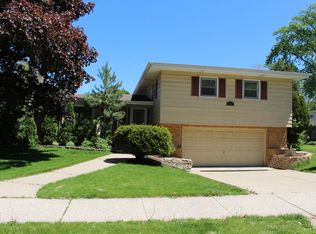 167 S Elm Tree Ln, Elmhurst, IL 60126