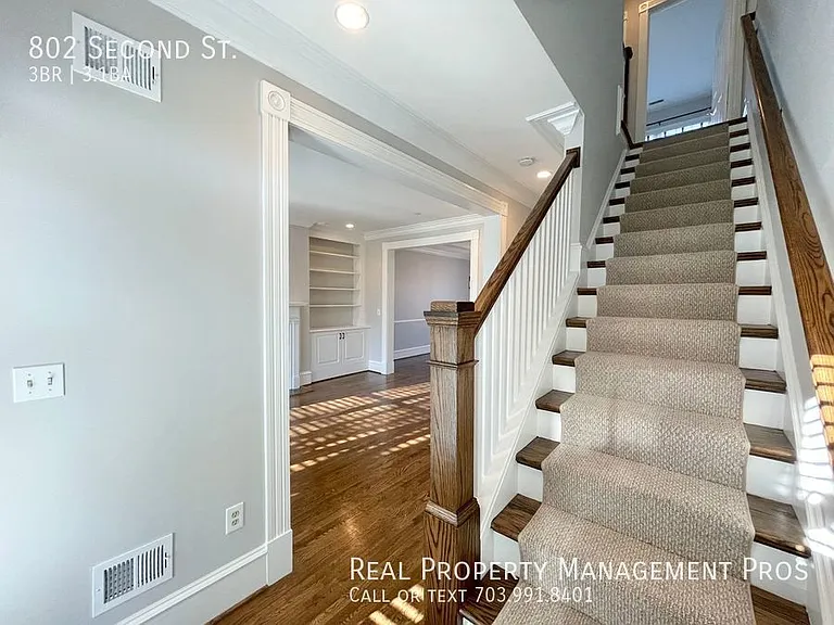 802 2nd St — Photo 5