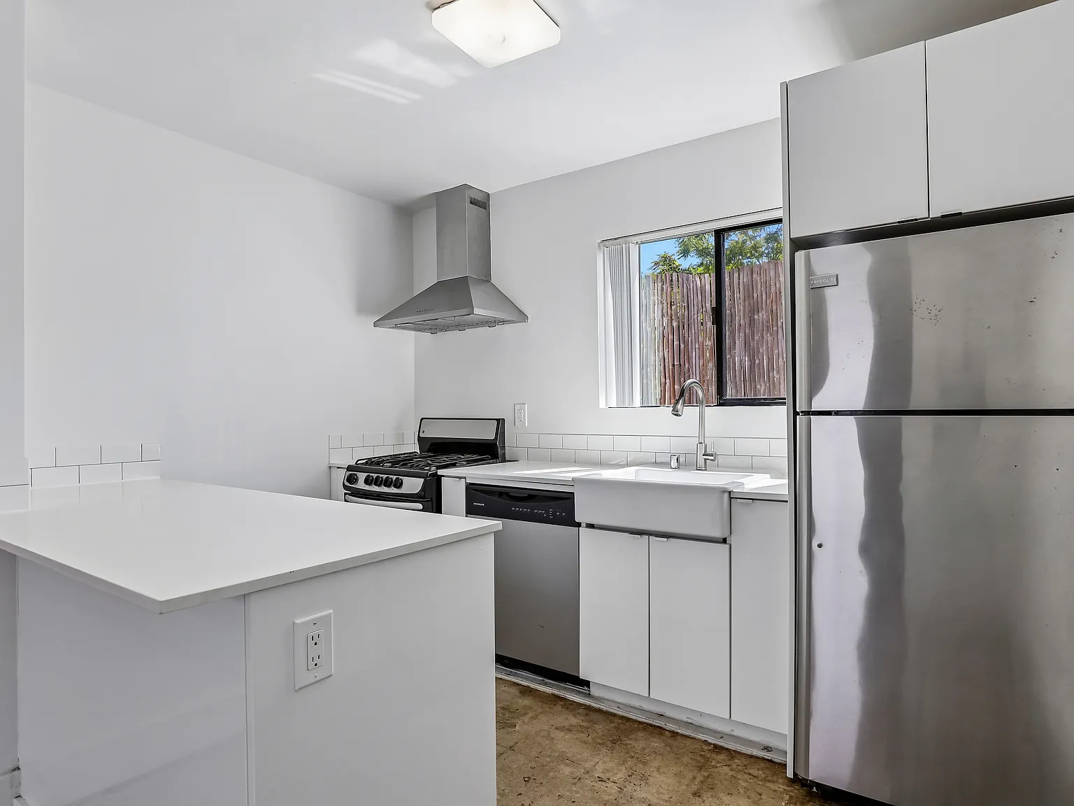 2 bed, 900 sqft, $2,800 — Photo 2