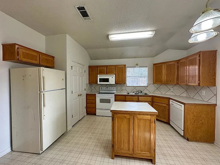 2208 Jay Dr — Photo 18