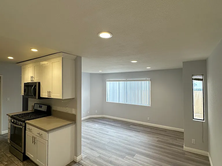 436 Palm Dr #5 — Photo 6