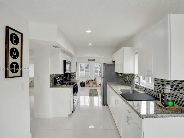 19549 NW 55th Circle Pl, Opa Locka, FL 33055