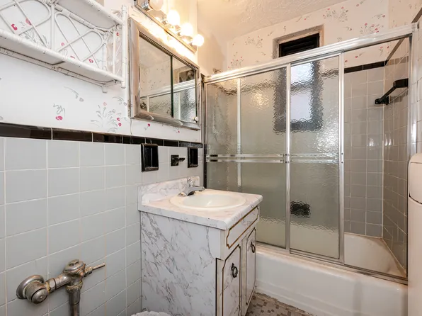 139-15 83rd Avenue image 7 of 10