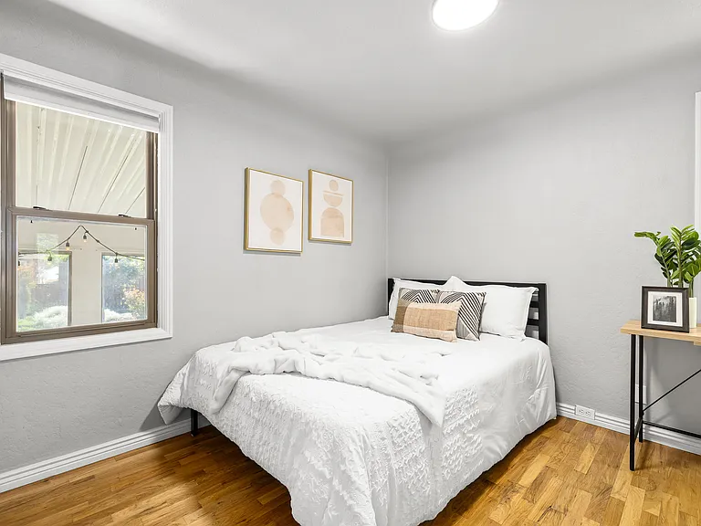 20 N Vinson St — Photo 21