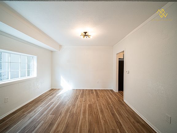 5th image of 806 Indiana Ave