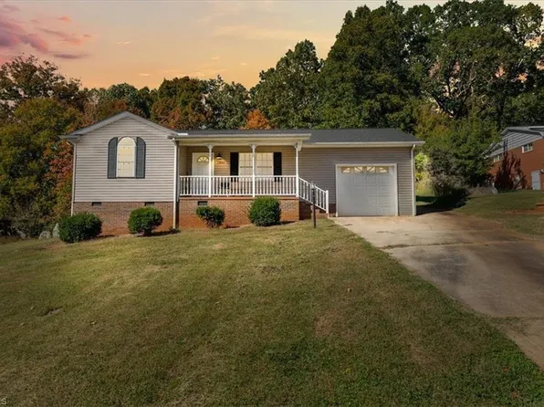 1922 Oak Dr, Asheboro, NC 27205