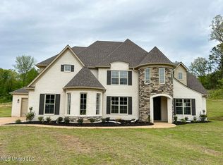 496 Poplar Ln, Holly Springs, MS 38635