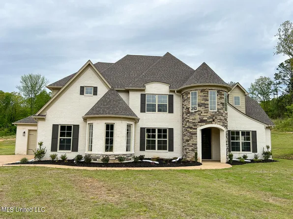 496 Poplar Ln, Holly Springs, MS 38635