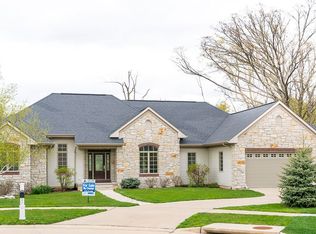 3520 Meadow View Ct NE, Cedar Rapids, IA 52411