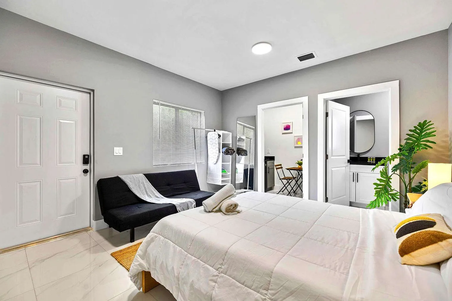 Studio, 1.0 bath, 441 sqft, $1,653 — Photo 2