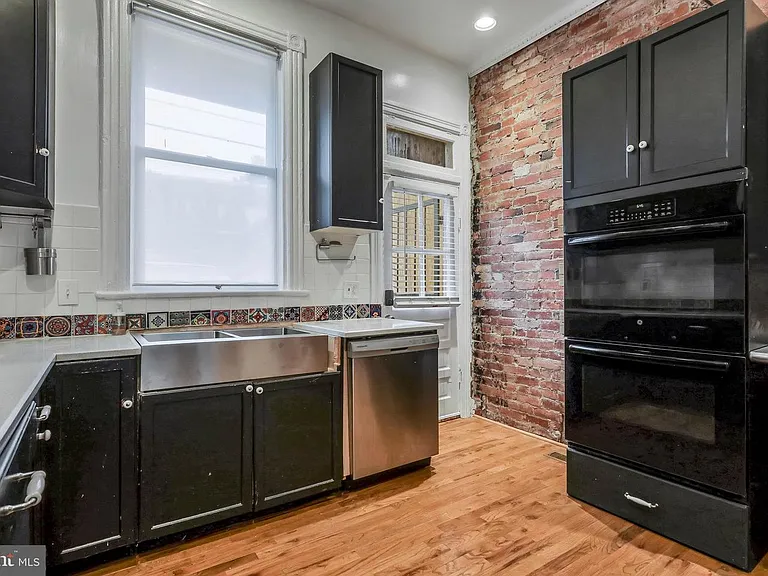 30 R St NE — Photo 17