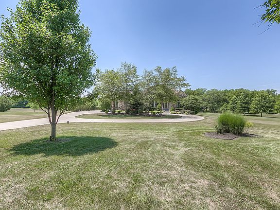 4th image of 20440 Beverly Cir