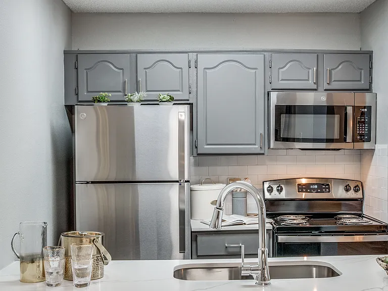Evaline Apartments — Photo 6