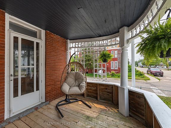 4th image of 24 King St W