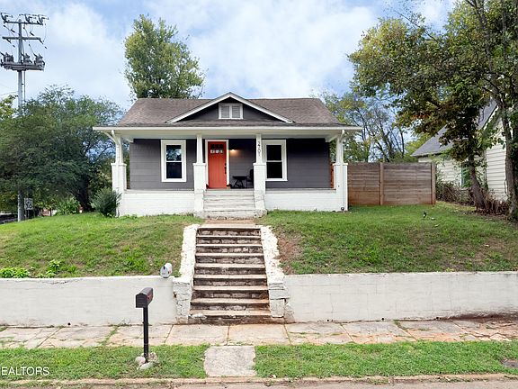 2nd image of 2701 Selma Ave