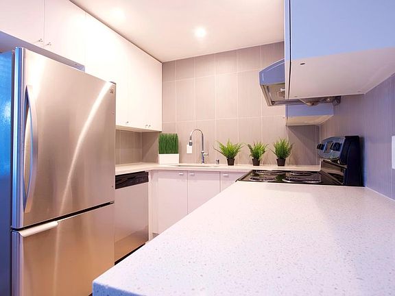 4th image of 550 N Fair Oaks Ave APT 14