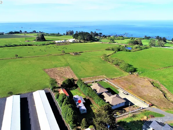 98698 Woodriff Ln, Brookings, OR 97415