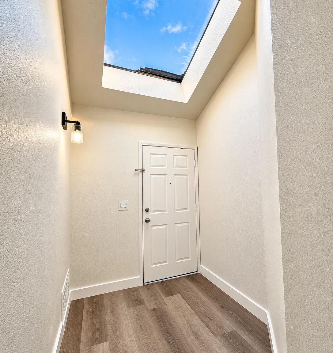 2 bed, 993 sqft, $2,200 — Photo 4
