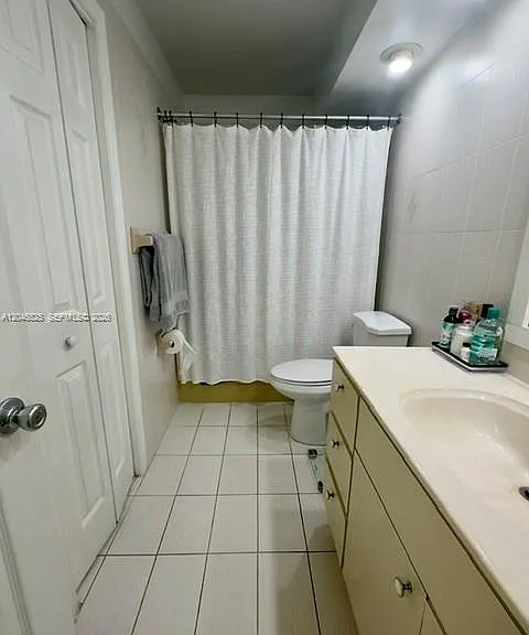 13951 Kendale Lakes Cir #807A — Photo 11
