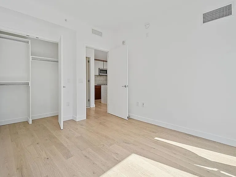 75 Park Ln S #811 — Photo 6