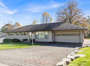 9 Canterbury Dr, Endicott, NY