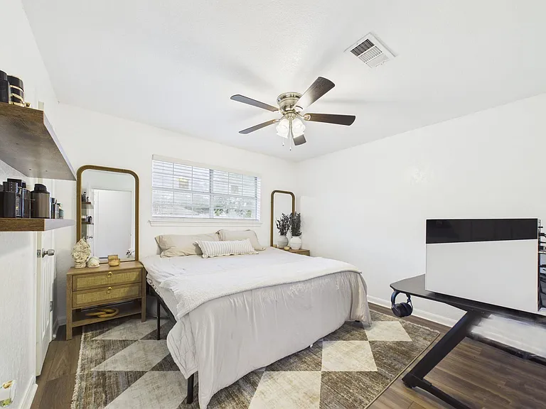 2612 Perry Ln — Photo 17